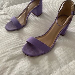 Lavender suede sandal, block heel like new condition